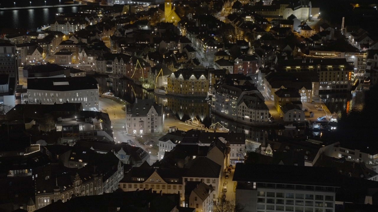 Filmpremiere med ettersnakk: Hjem til Sunnmøre 